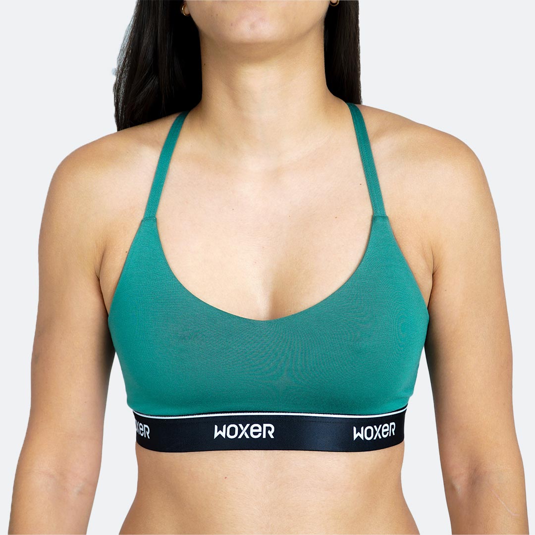 Ana wears a size M
