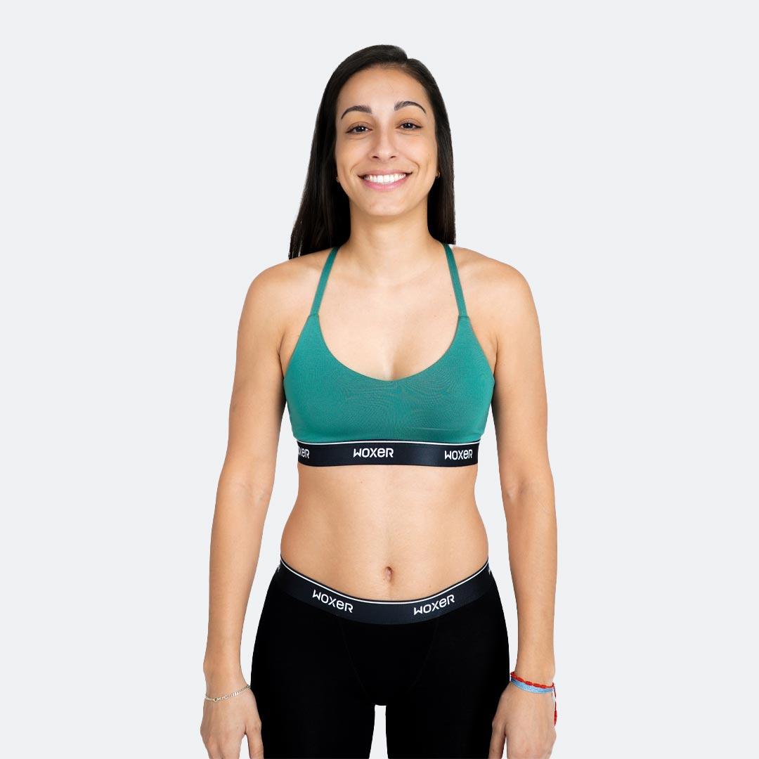 Ana wears a size M