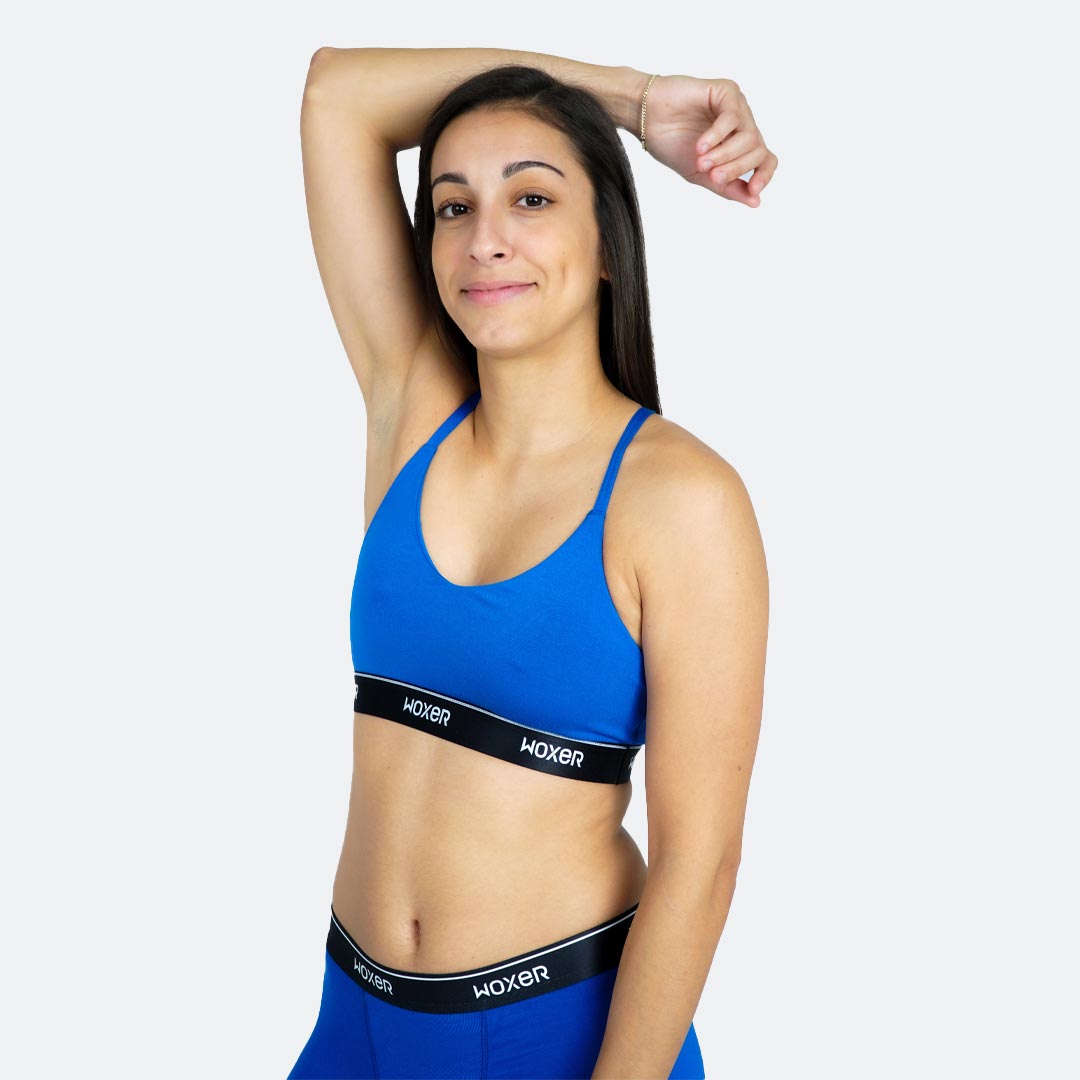 Ana wears a size M