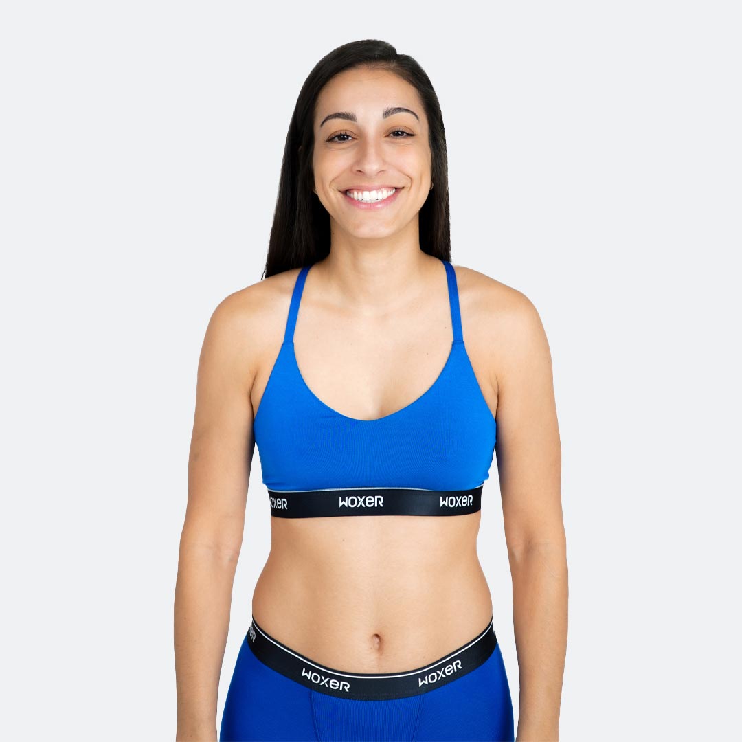 Ana wears a size M
