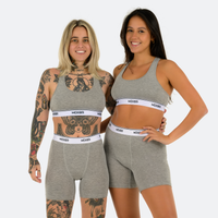 Carla wears a size L, Ried wears a size S