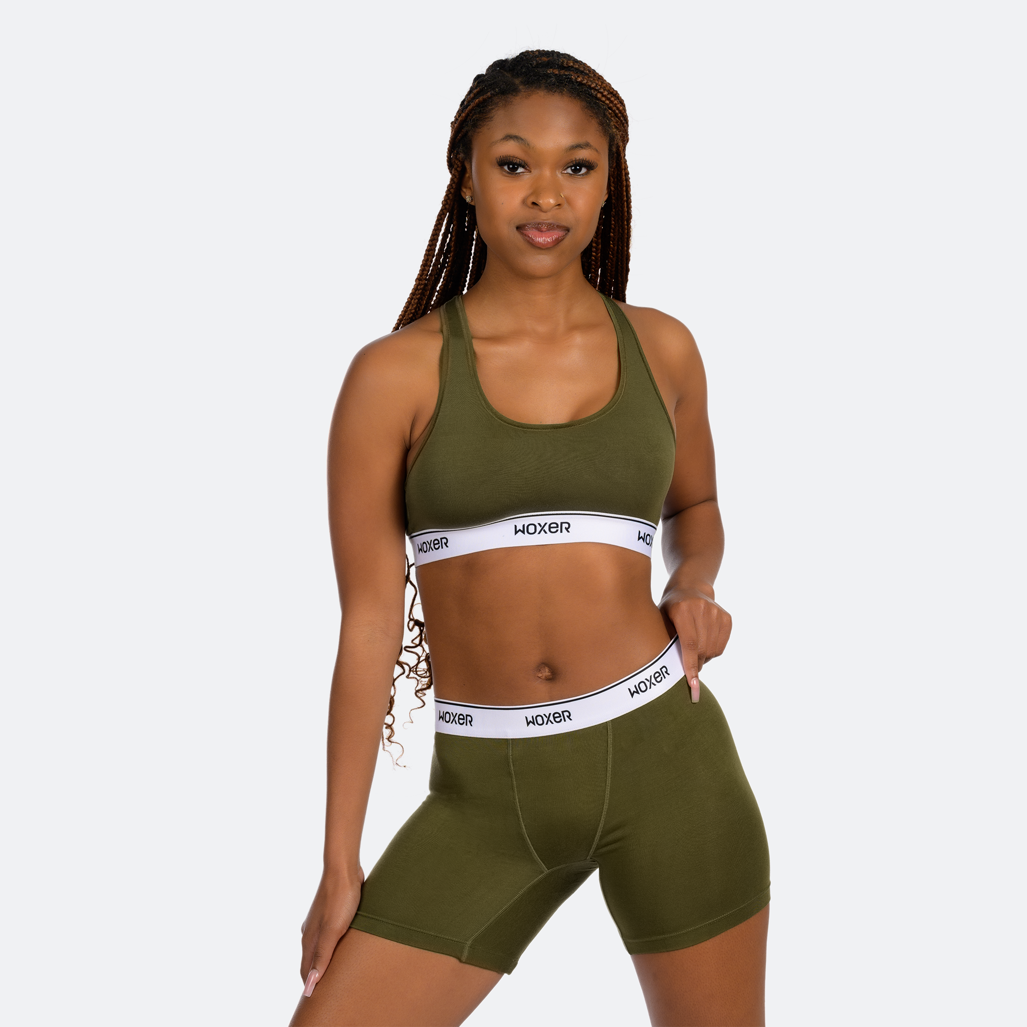 Niyah wears a size M