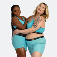 Ebony wears a size M, Claudia wears a size 3XL