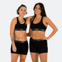 Carla wears a size M, Chas wears a size S
