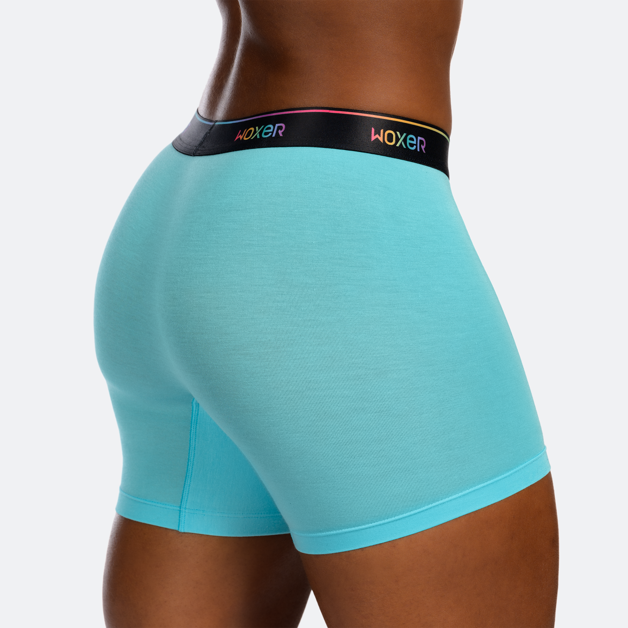 Ebony wears a size M