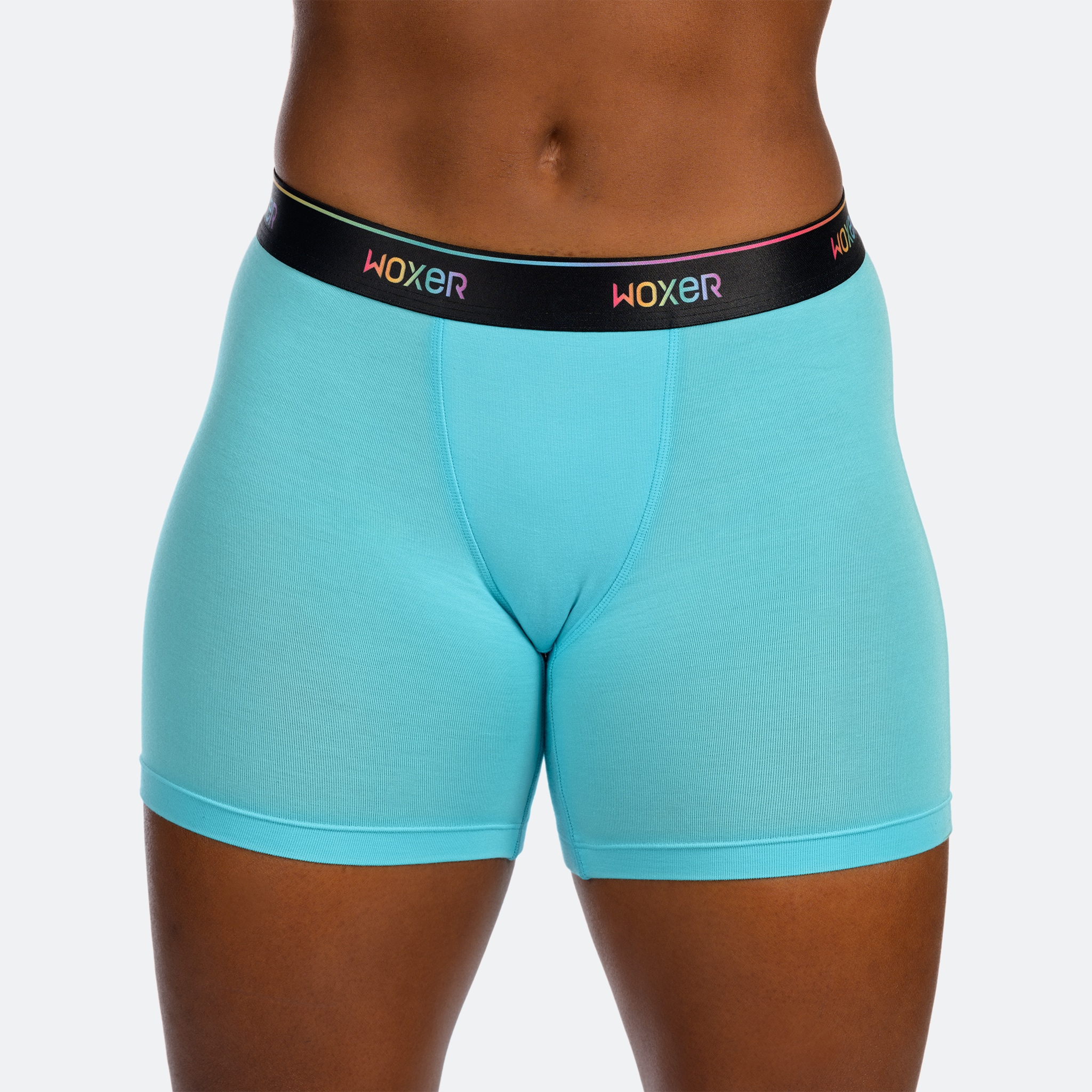Ebony wears a size M
