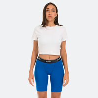 Sofia wears a size S