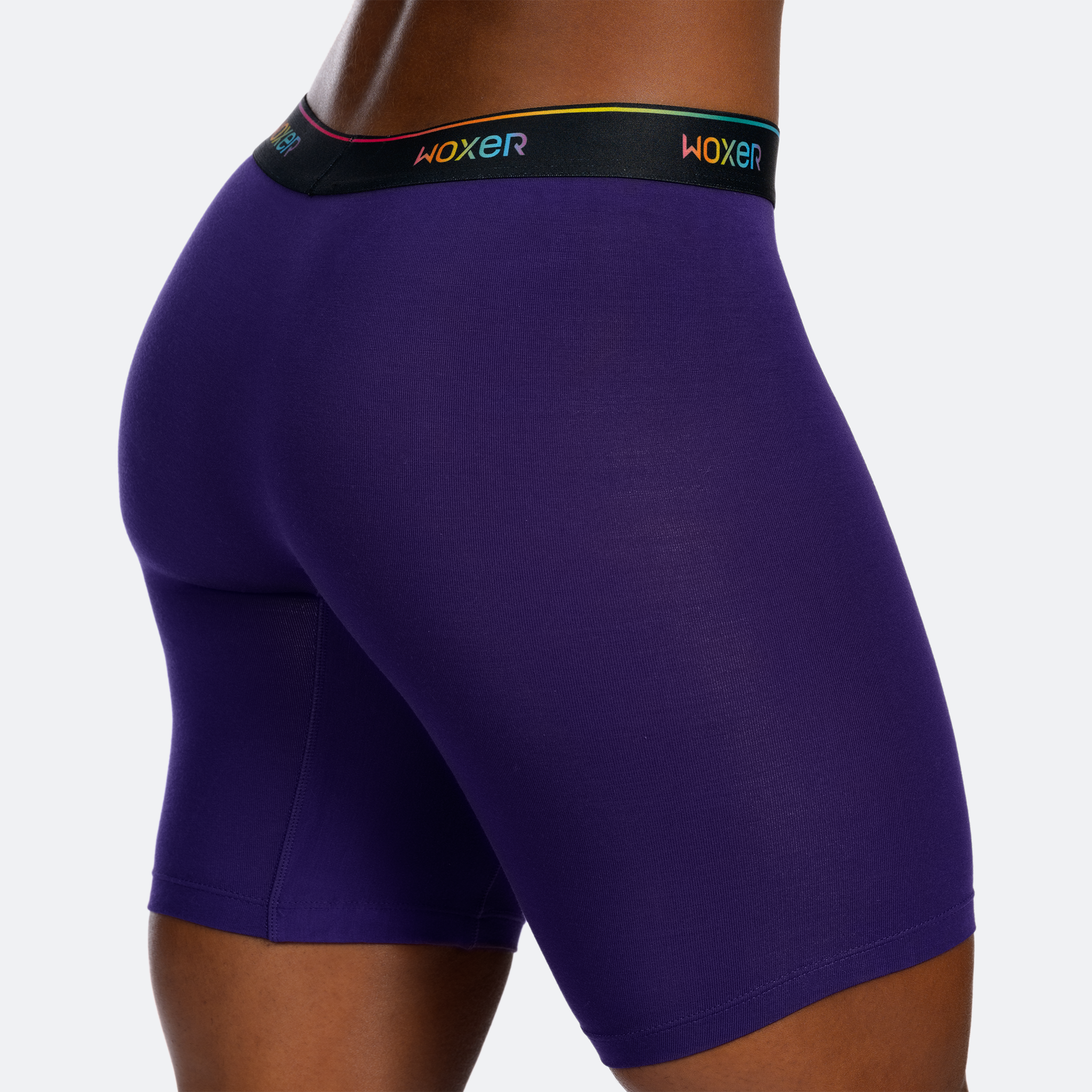 Ebony wears a size M