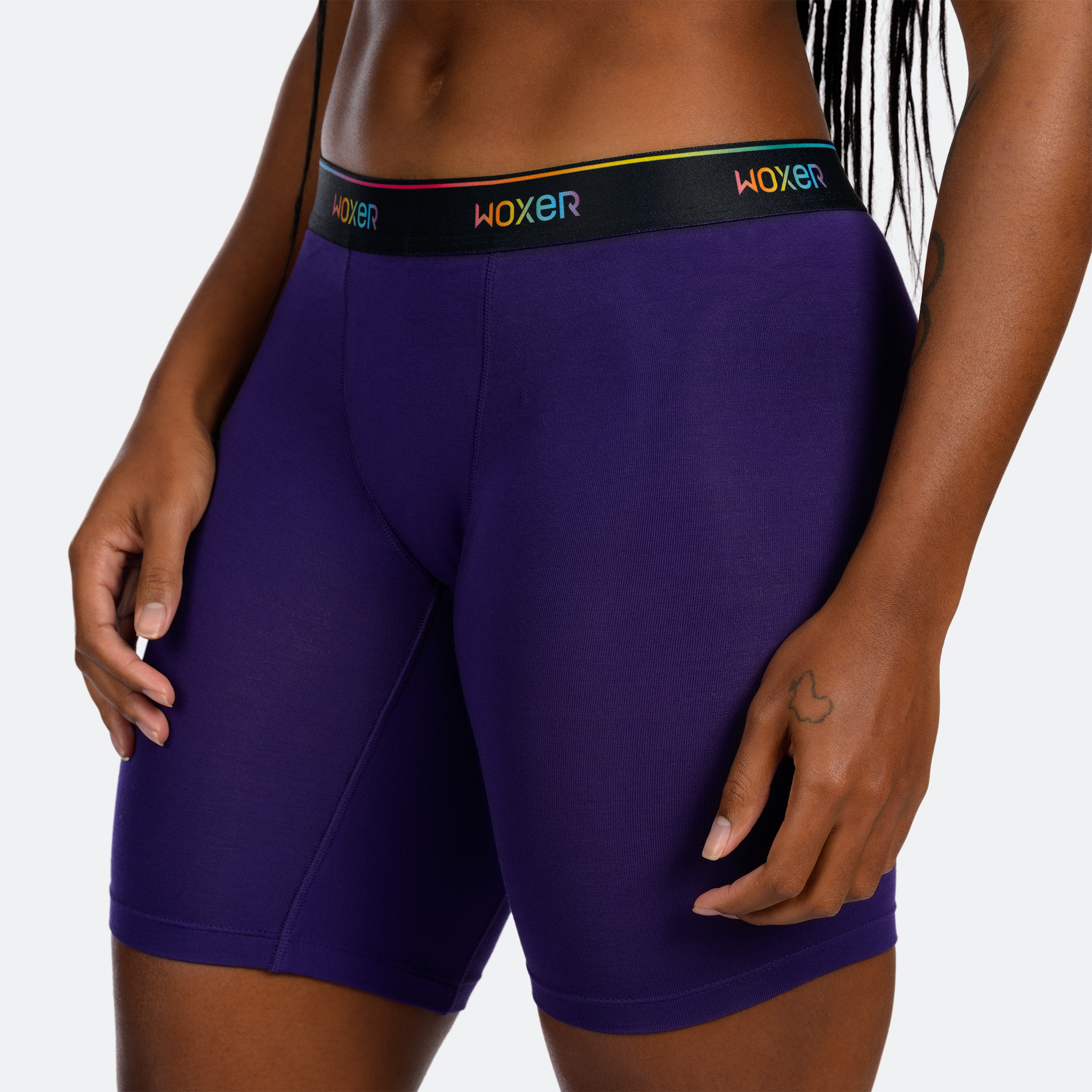 Ebony wears a size M