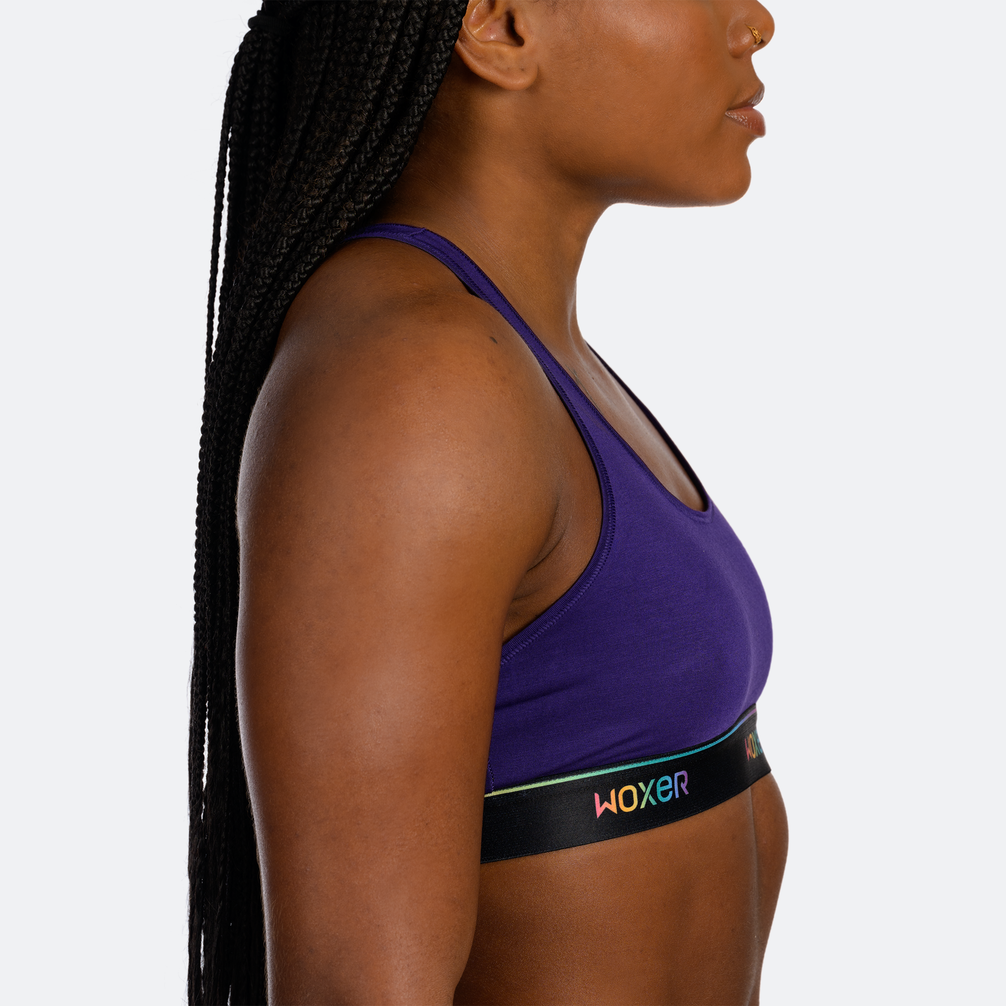 Ebony wears a size M