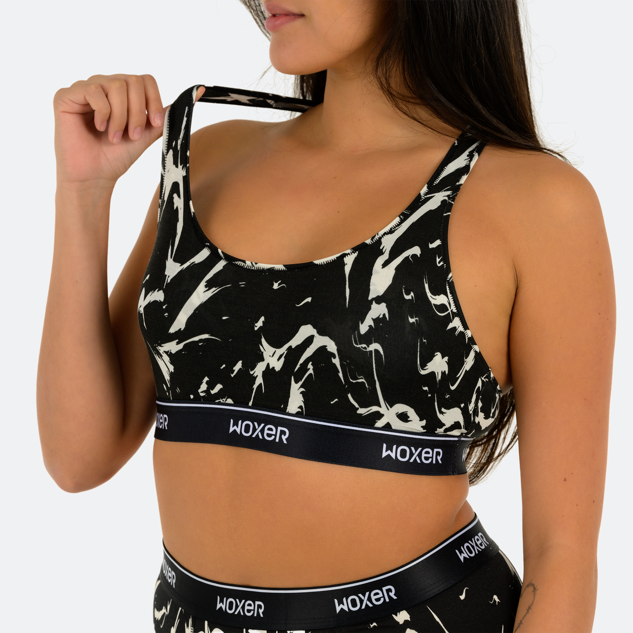 Carla wears a size L