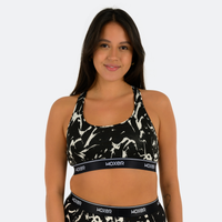 Carla wears a size L
