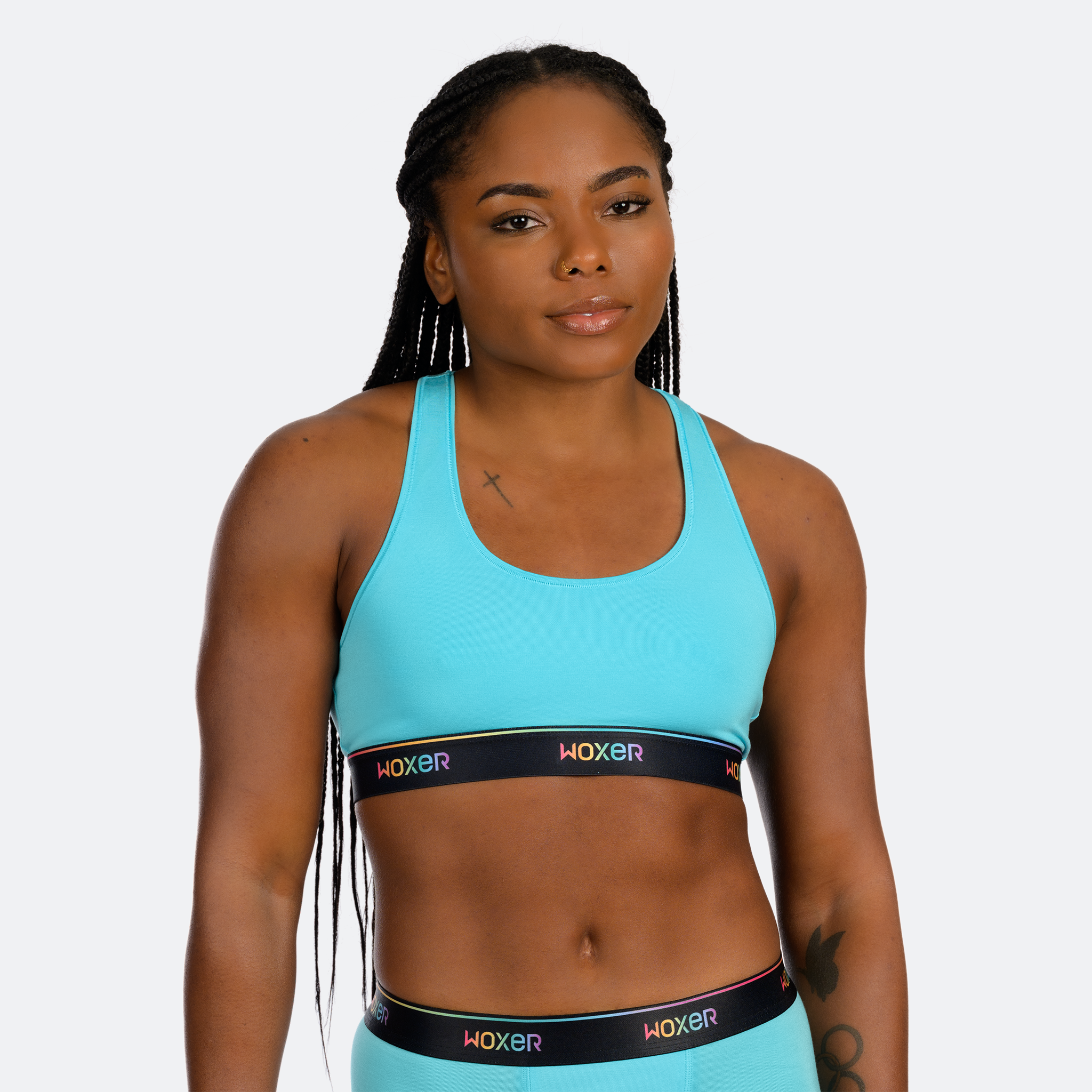 Ebony wears a size M