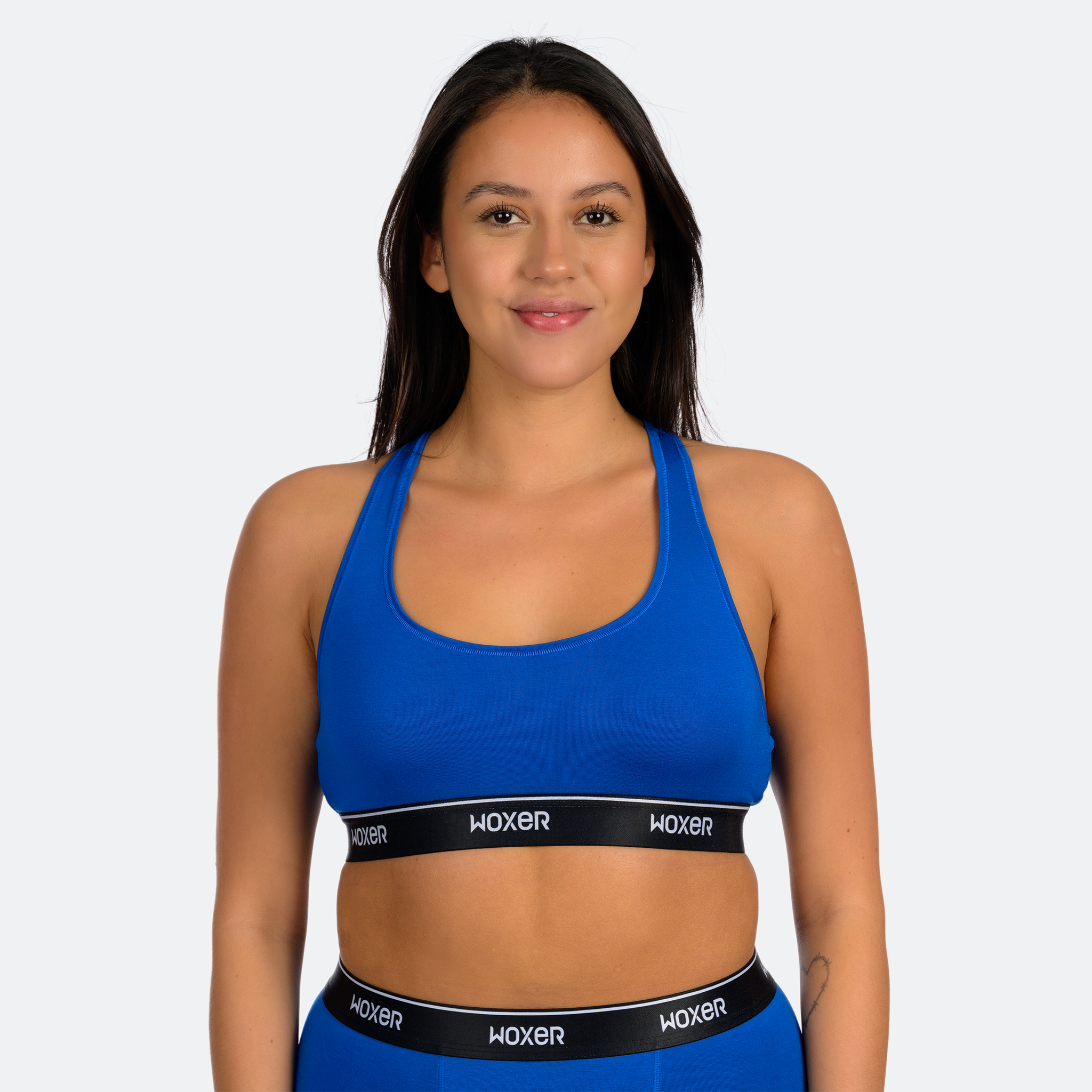 Carla wears a size L