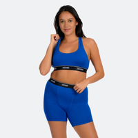 Carla wears a size L