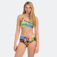 Julianna wears a size S