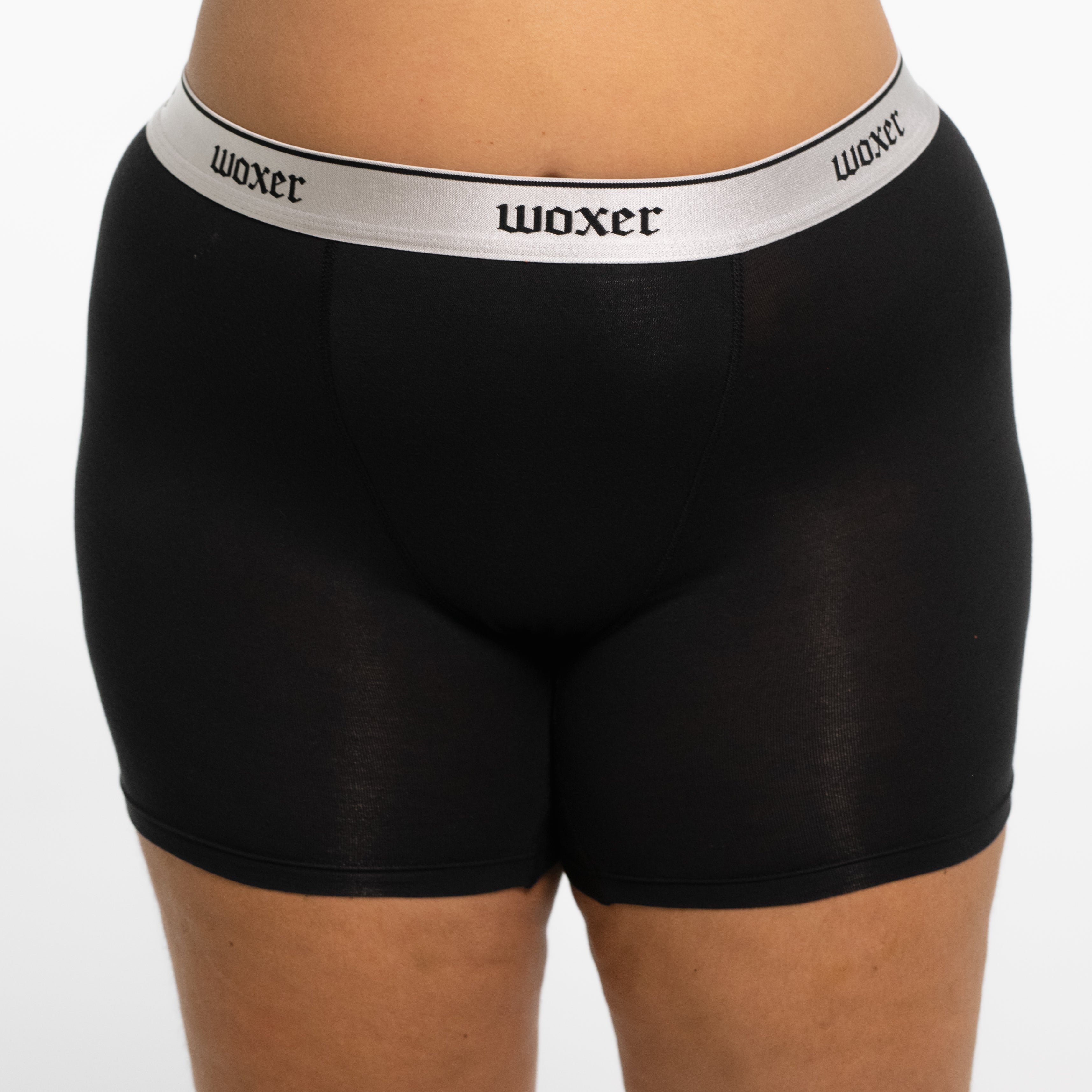 Aymeth wears a size XL