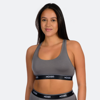 Carla wears a size L