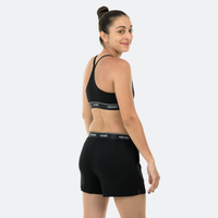 Ana wears a size M