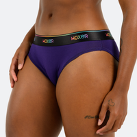 Ebony wears a size M