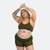 Claudia wears a size 3XL