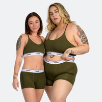 Amy wears a size S, Claudia wears a 3XL