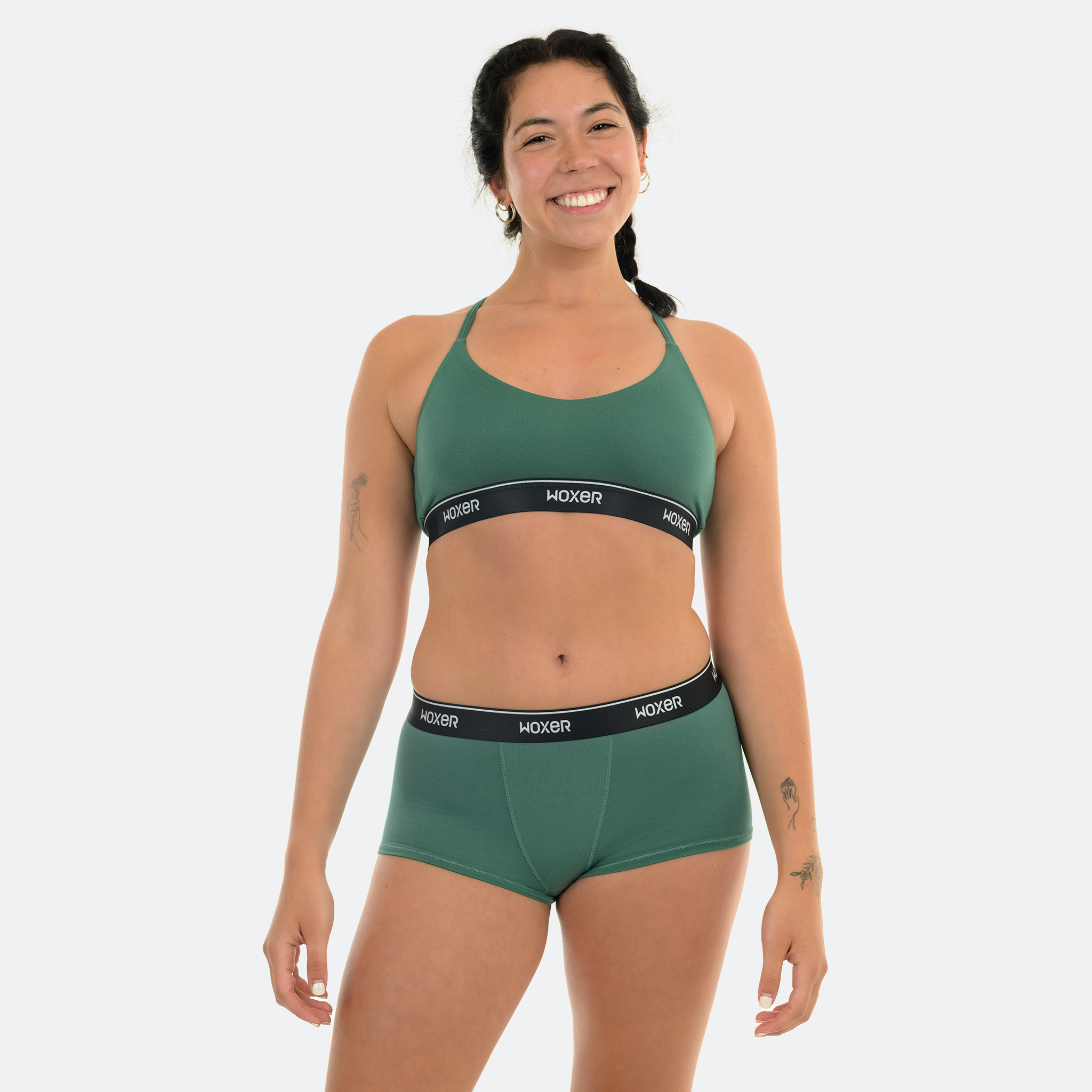Natalie wears a size M