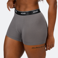 Ebony wears a size M