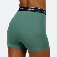 Ebony wears a size M