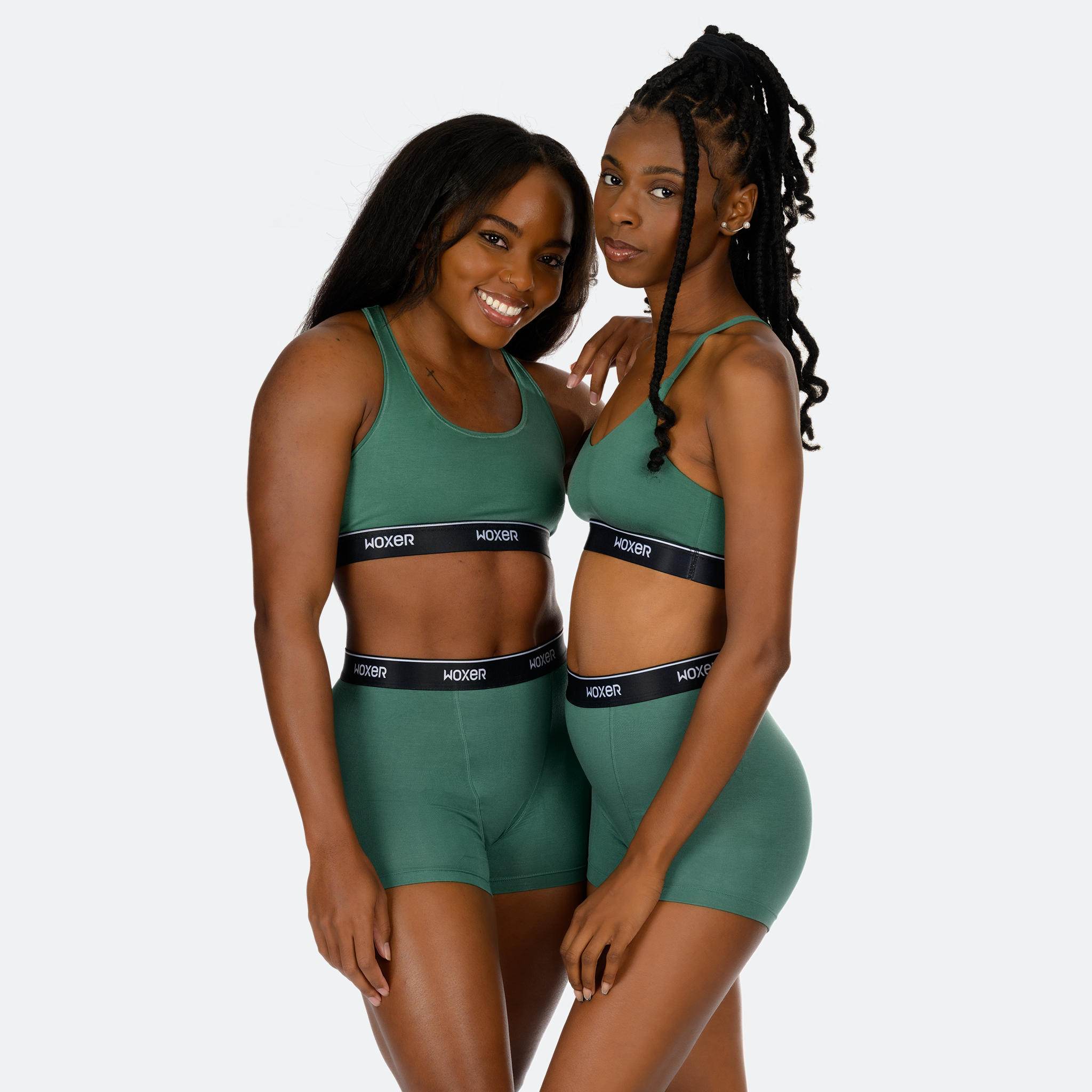 Ebony wears a size M