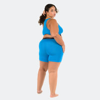 Jaadia wears a size 3XL