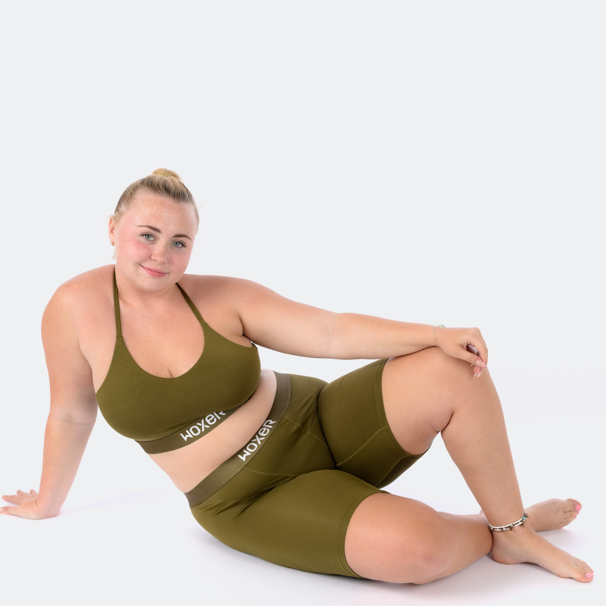 Niki wears a size XL