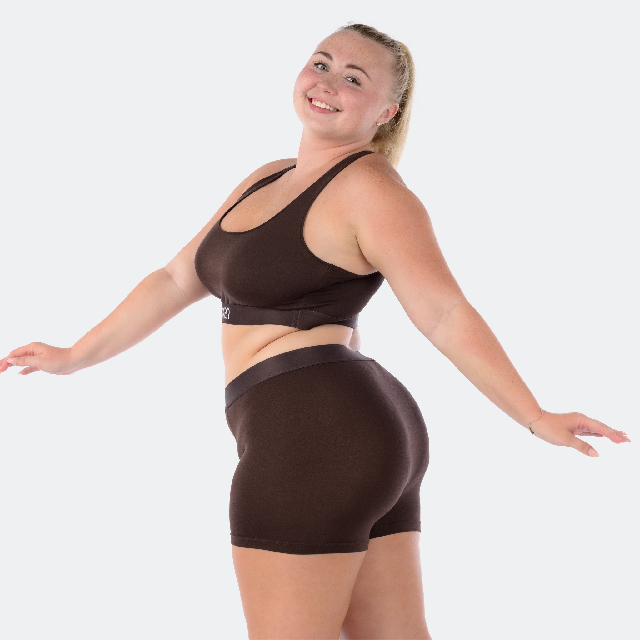 Niki wears a size XL