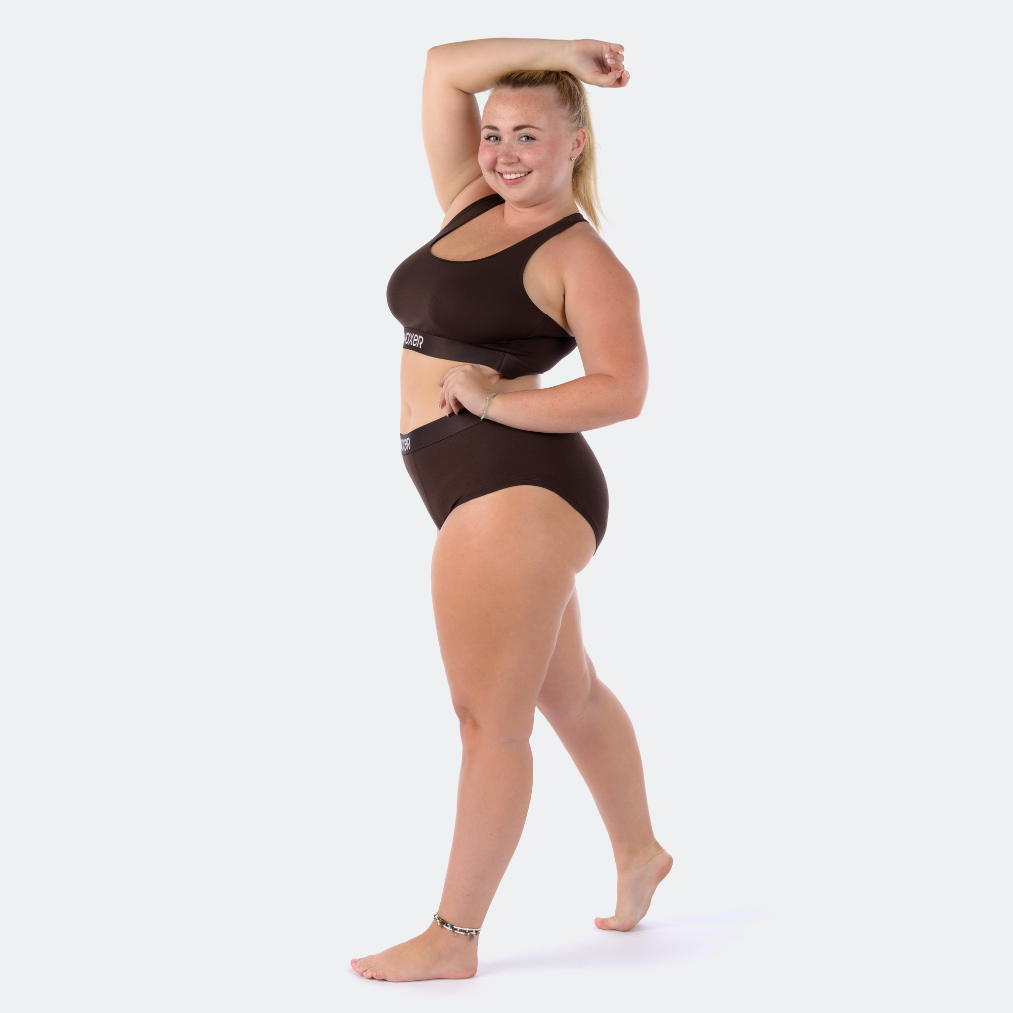 Niki wears a size XL