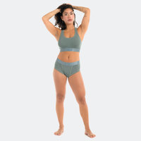 Tess wears a size S