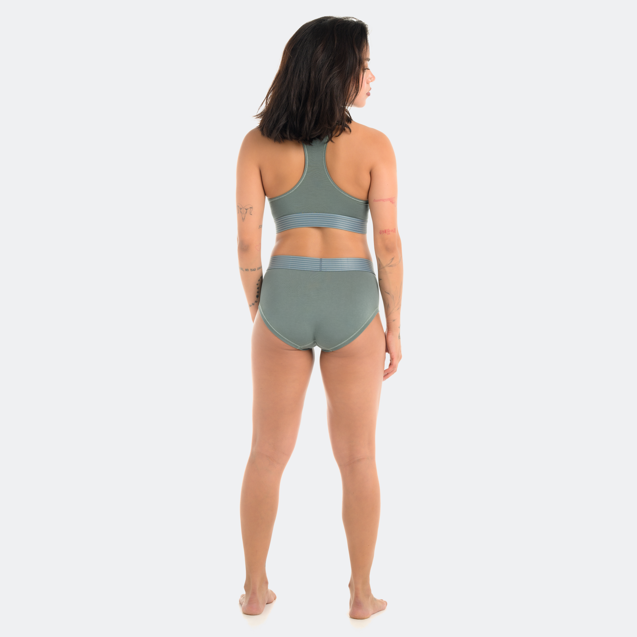 Tess wears a size S