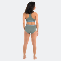 Tess wears a size S