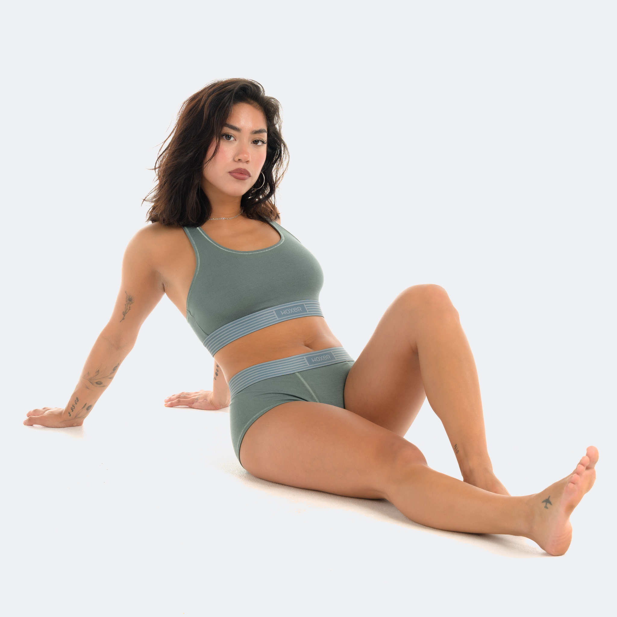 Tess wears a size S