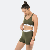 Ana wears a size M