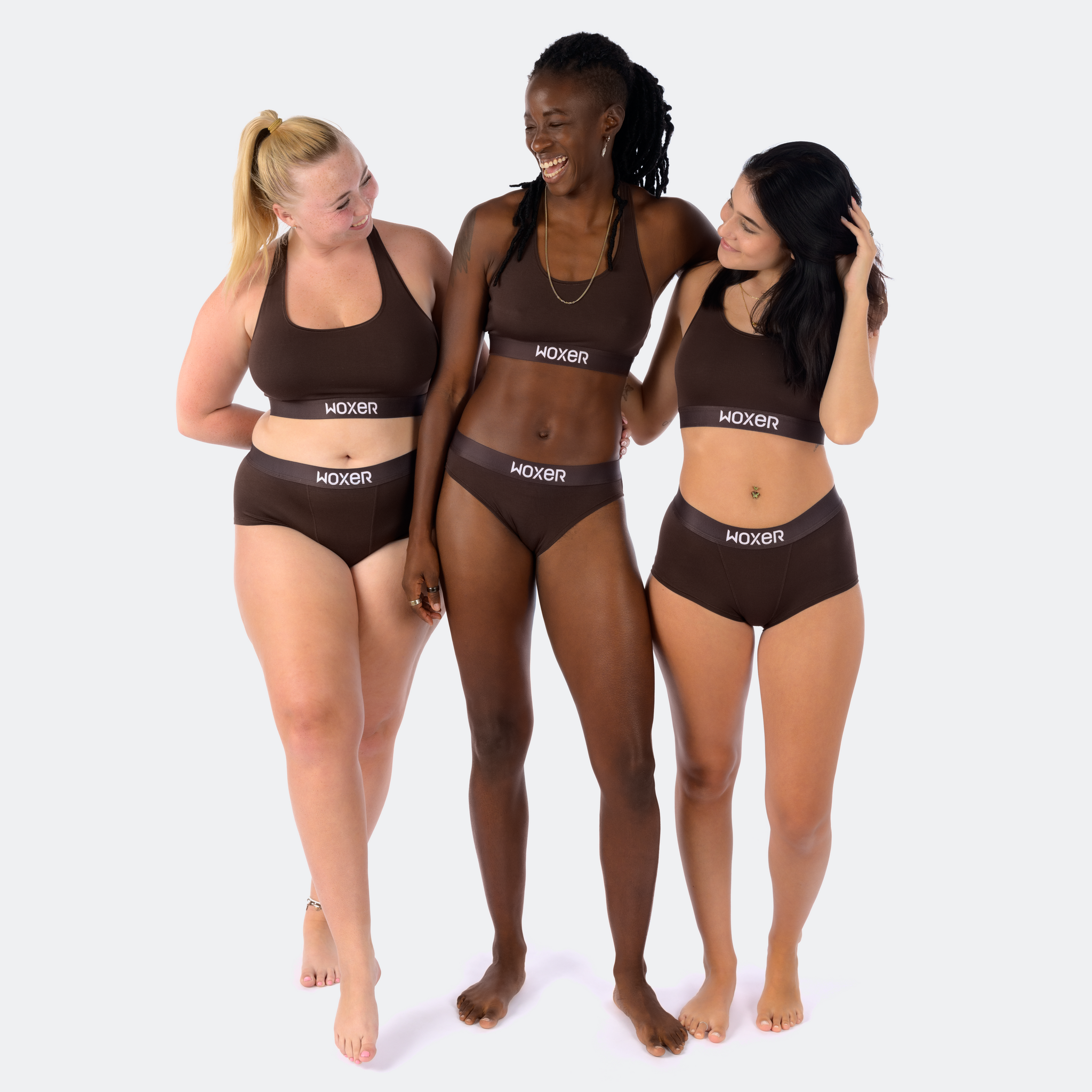 Lana wears a size M, Niki wears a size XL