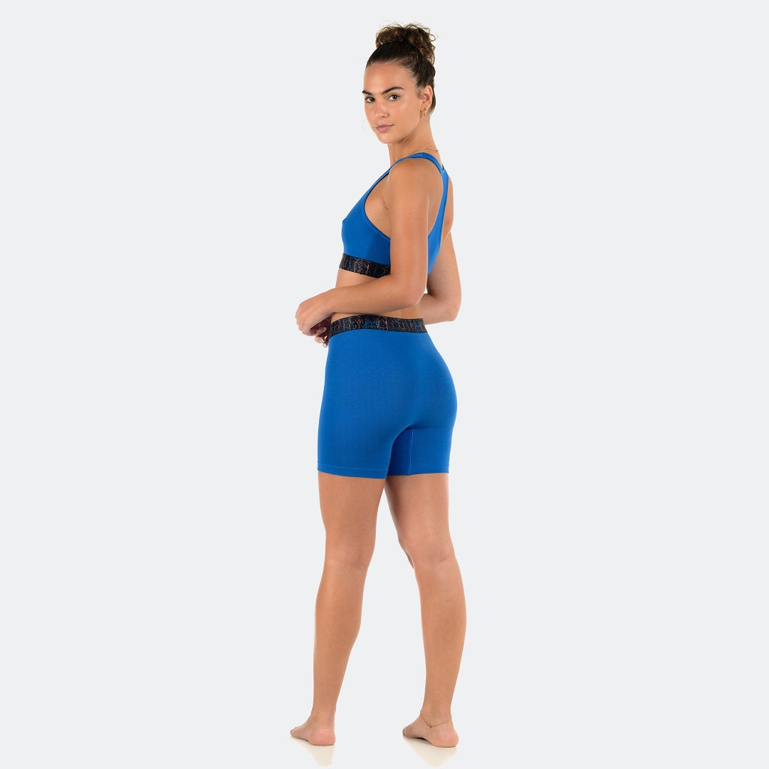 Mia wears a size S