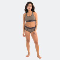 Tess wears a size S