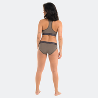 Tess wears a size S