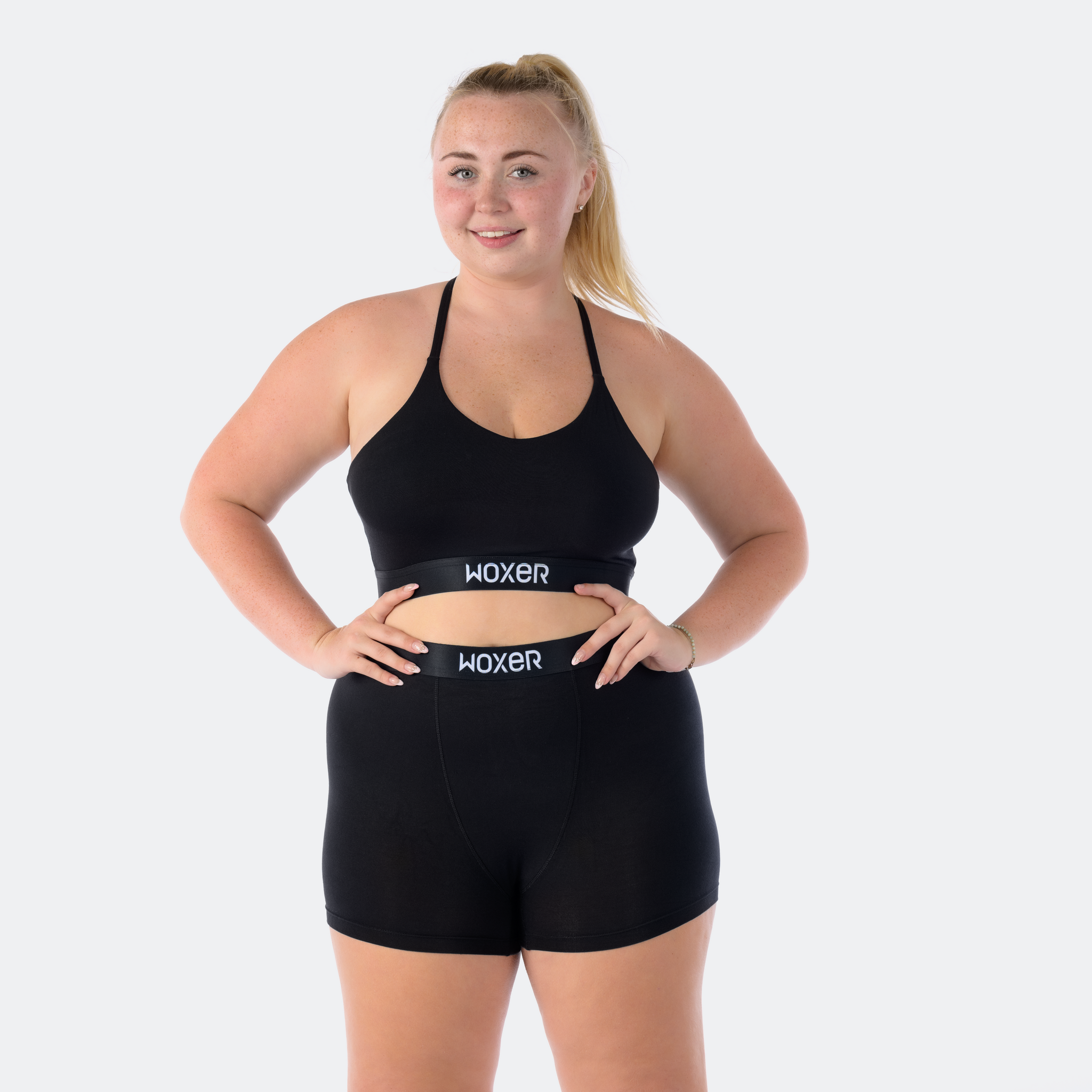 Niki wears a size XL