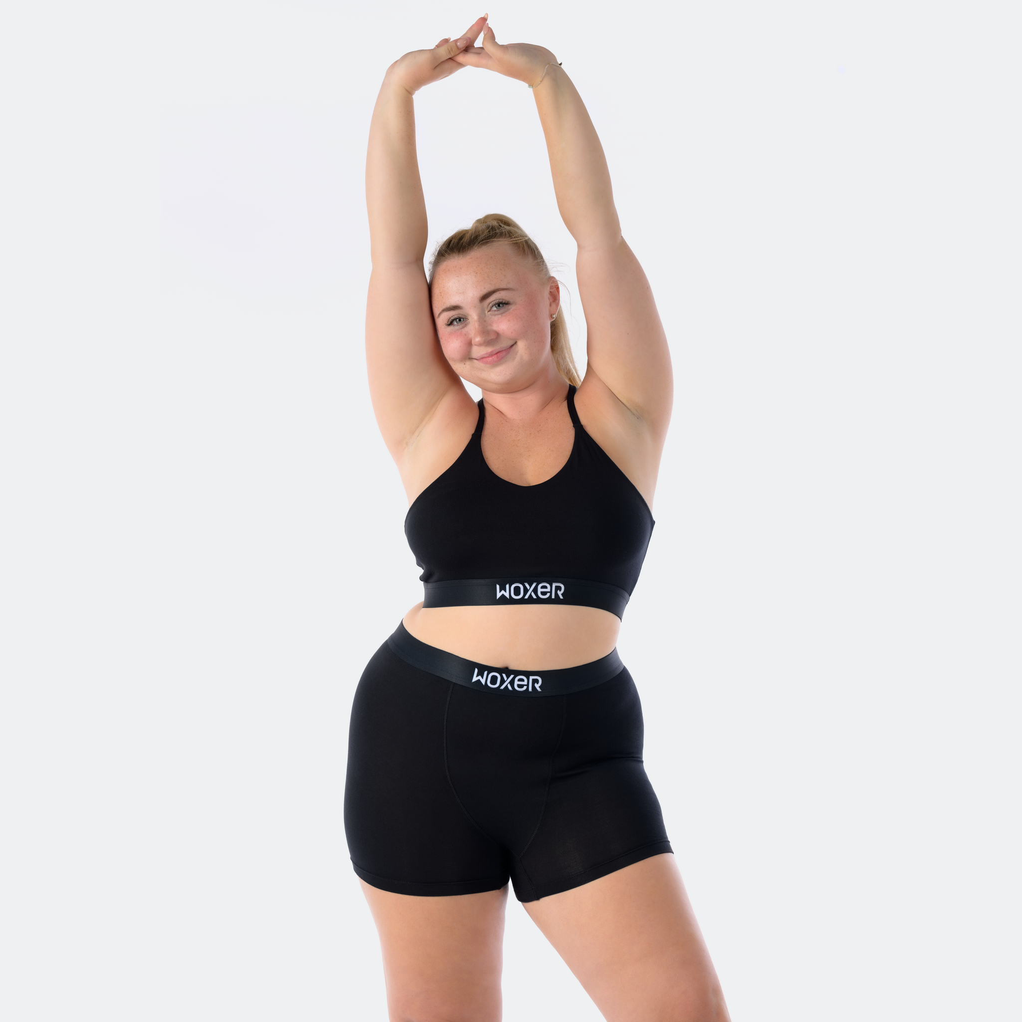Niki wears a size XL