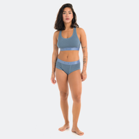 Tess wears a size S