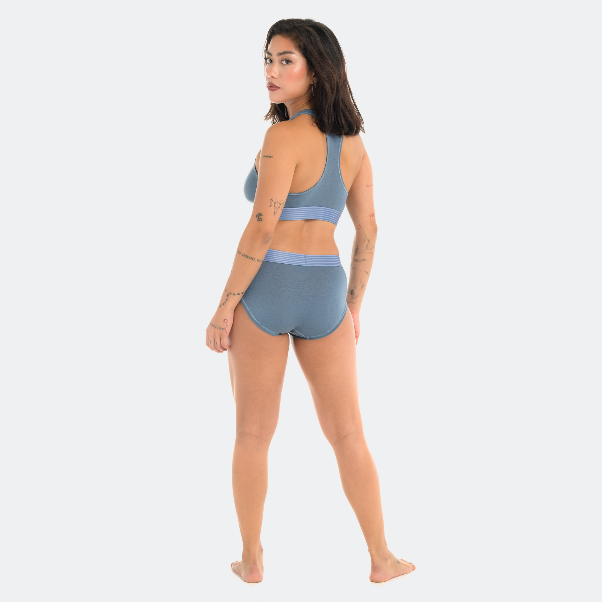 Tess wears a size S