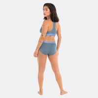Tess wears a size S