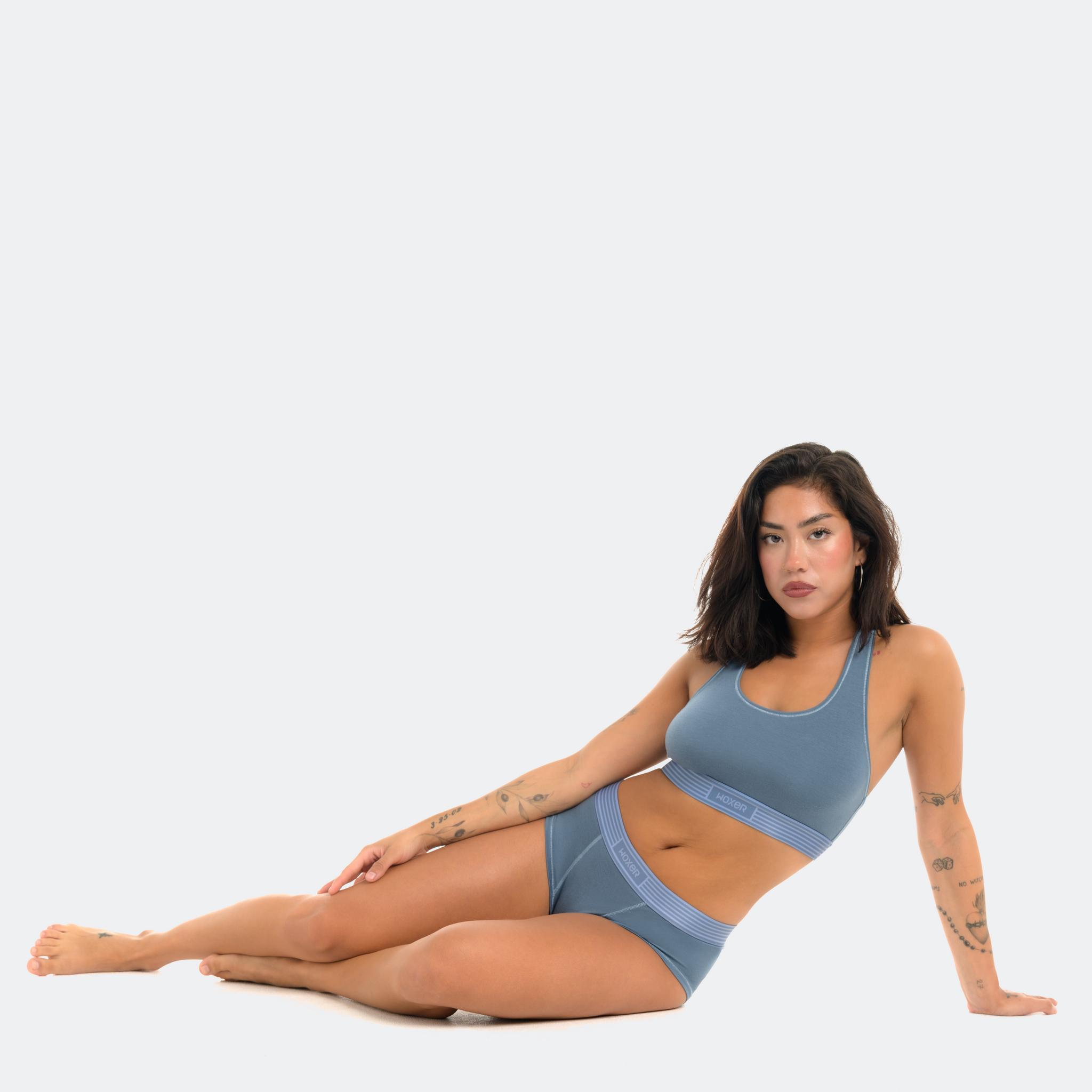Tess wears a size S