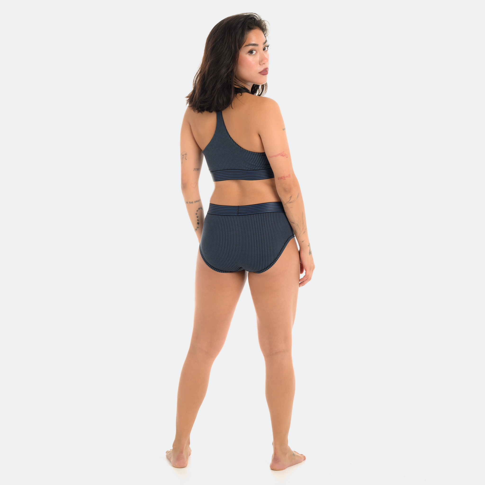 Tess wears a size S